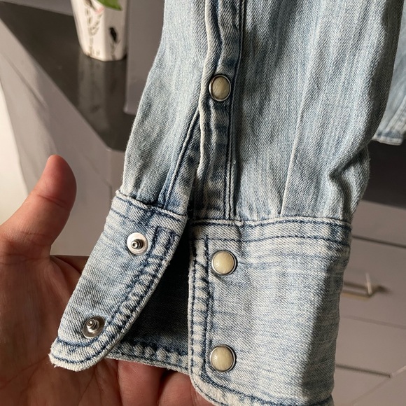 Levi’s denim shirt. Size small . Condition 10:10 - Picture 6 of 6